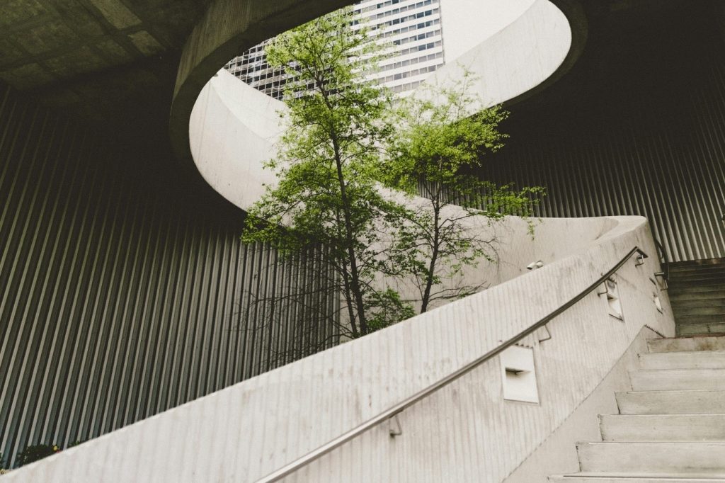 Sustainable Architecture in Modern Real Estate: The Future of Urban Living